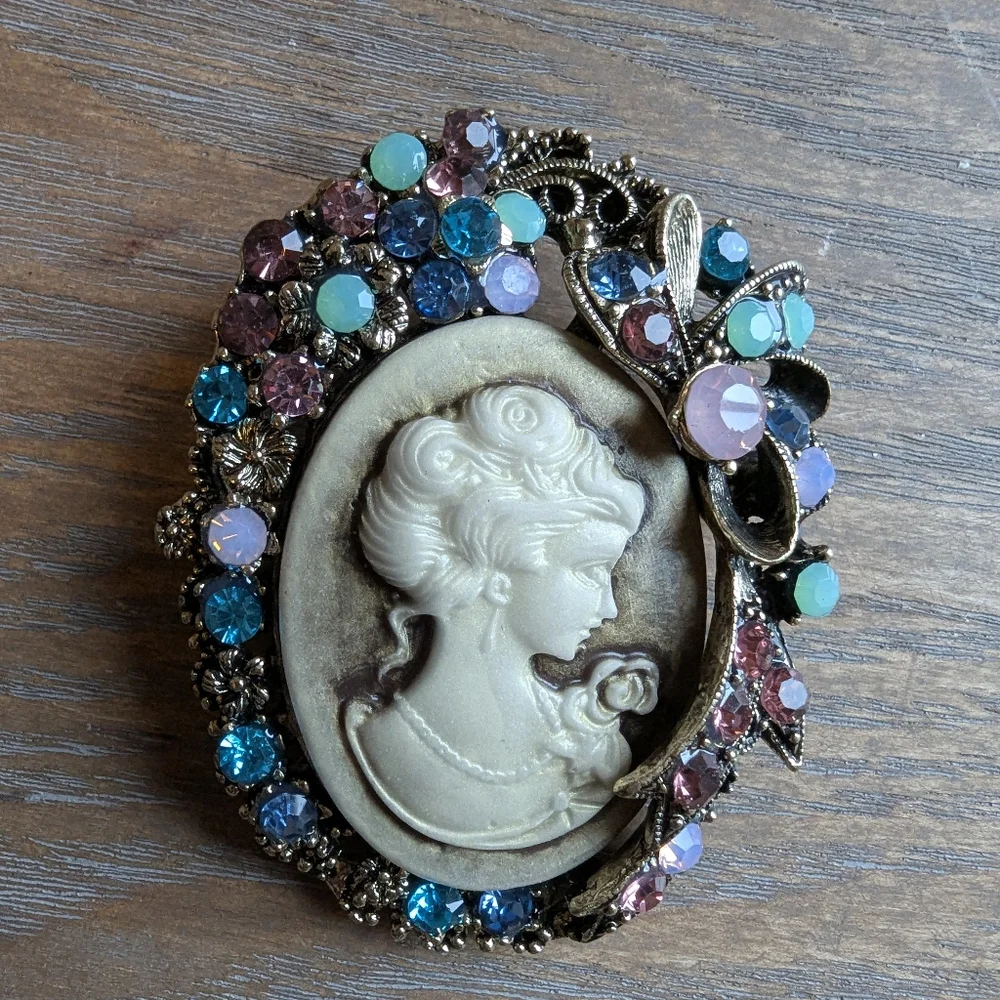 Exquisite Bejewelled Cameo Brooch